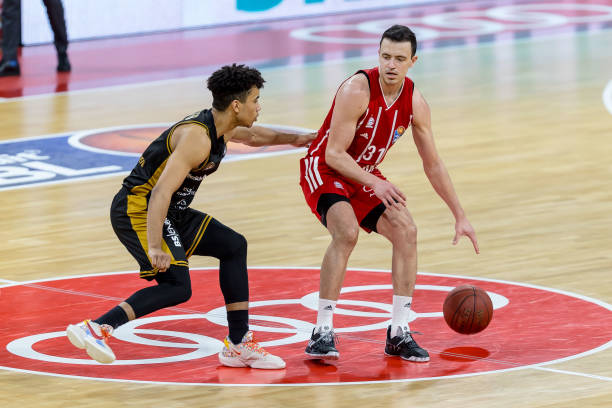 的高压逼抢 的高压逼抢